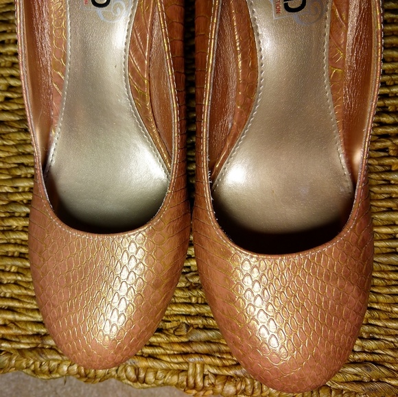 Gold platform heels - Picture 6 of 8